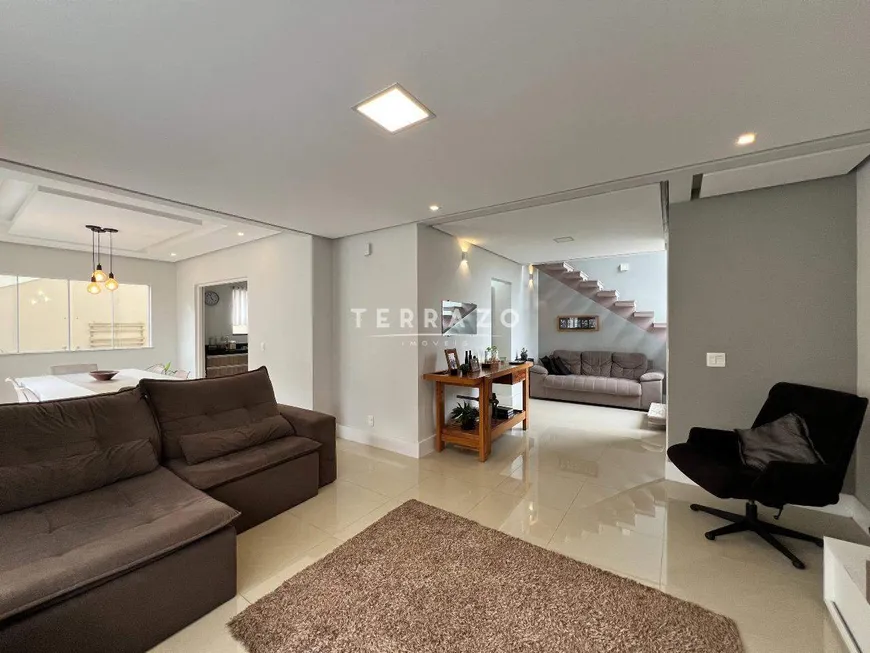 Foto 1 de Casa com 3 Quartos à venda, 140m² em Golfe, Teresópolis