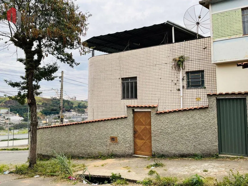 Foto 1 de Sobrado com 3 Quartos à venda, 180m² em Costa Carvalho, Juiz de Fora