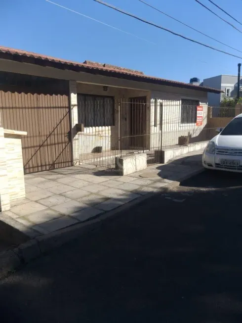 Foto 1 de Casa com 2 Quartos à venda, 95m² em Vila Nova, Porto Alegre