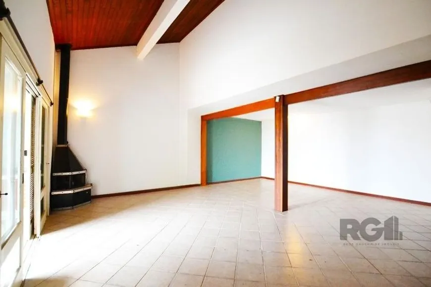 Foto 1 de Casa com 4 Quartos à venda, 189m² em Espiríto Santo, Porto Alegre