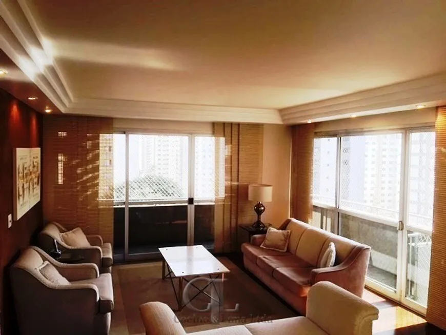 Foto 1 de Apartamento com 4 Quartos para alugar, 201m² em Moema, São Paulo