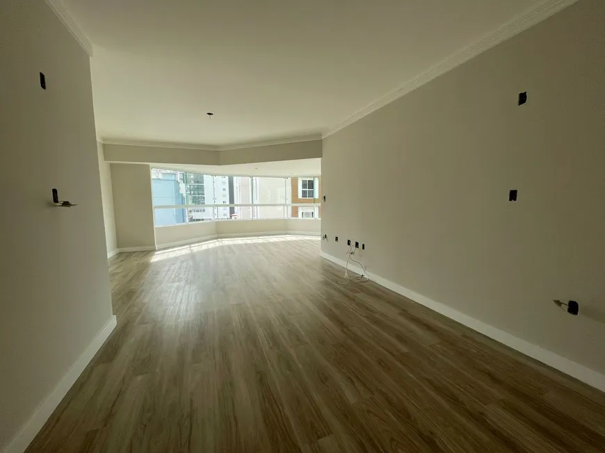 Foto 1 de Apartamento com 3 Quartos à venda, 120m² em Centro, Balneário Camboriú