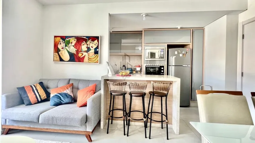 Foto 1 de Apartamento com 2 Quartos à venda, 68m² em Coqueiros, Florianópolis