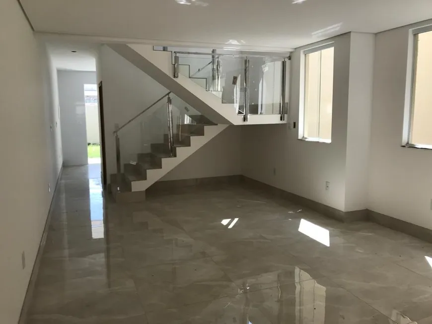 Foto 1 de Casa com 4 Quartos à venda, 185m² em Santa Amélia, Belo Horizonte