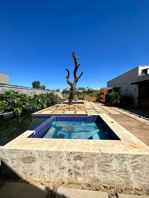 Foto 1 de Casa com 4 Quartos para venda ou aluguel, 1250m² em Fazenda Vau das Pombas, Goiânia