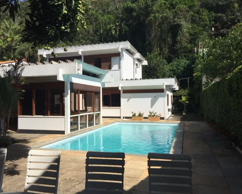 Foto 1 de Casa com 4 Quartos à venda, 400m² em Itacoatiara, Niterói