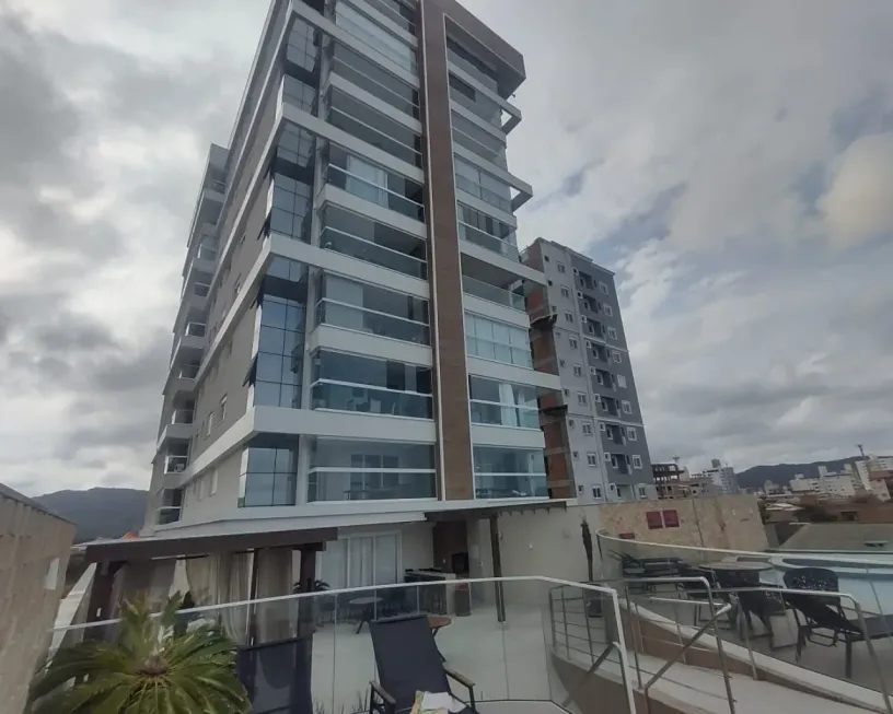 Foto 1 de Apartamento com 3 Quartos à venda, 127m² em Gravata, Navegantes