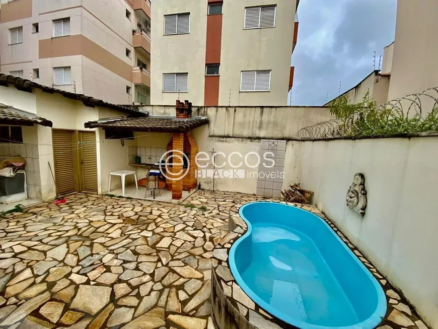 Foto 1 de Casa com 3 Quartos à venda, 170m² em Santa Mônica, Uberlândia