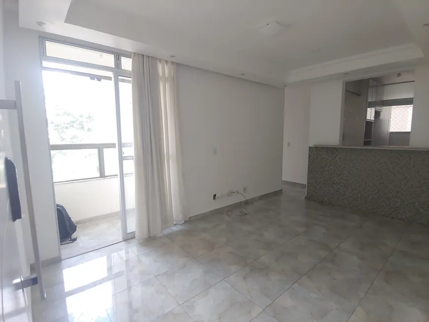 Foto 1 de Apartamento com 3 Quartos para alugar, 65m² em Cabral, Contagem