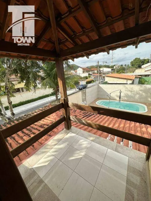 Foto 1 de Casa com 3 Quartos à venda, 302m² em Piratininga, Niterói