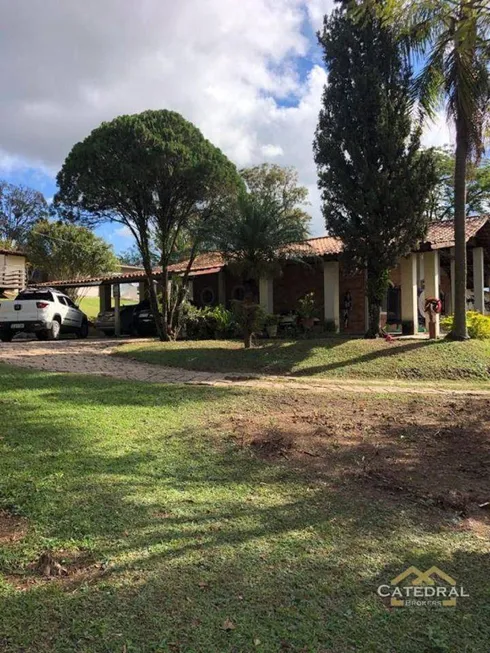 Foto 1 de Fazenda/Sítio com 3 Quartos à venda, 250m² em Centro, Cabreúva