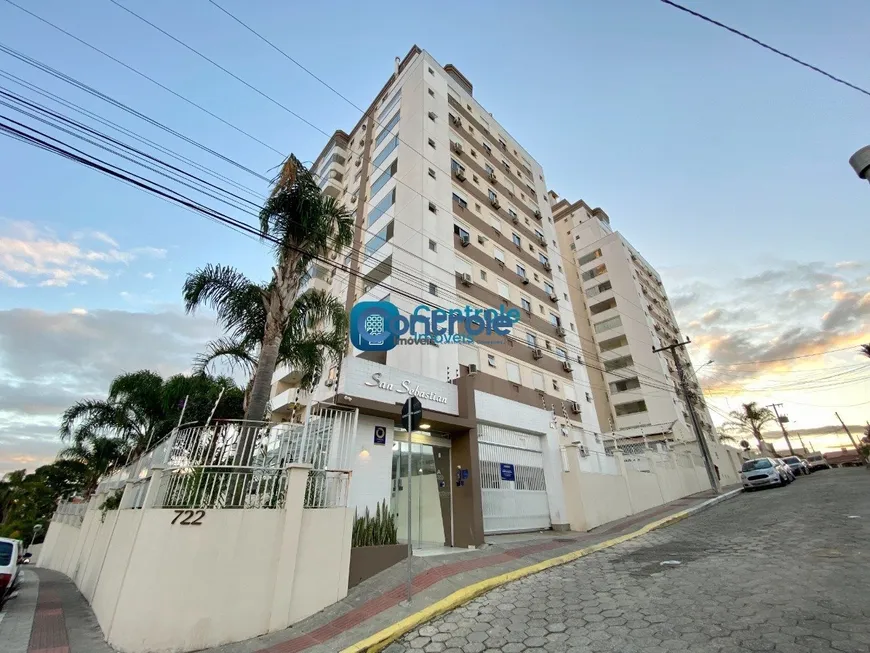 Foto 1 de Apartamento com 2 Quartos à venda, 63m² em Barreiros, São José