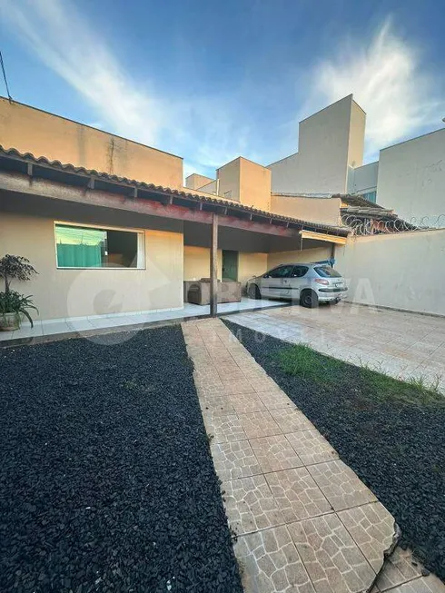 Foto 1 de Casa com 3 Quartos à venda, 187m² em Granada, Uberlândia