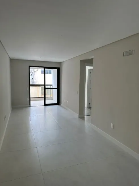 Foto 1 de Apartamento com 2 Quartos à venda, 67m² em Coqueiros, Florianópolis