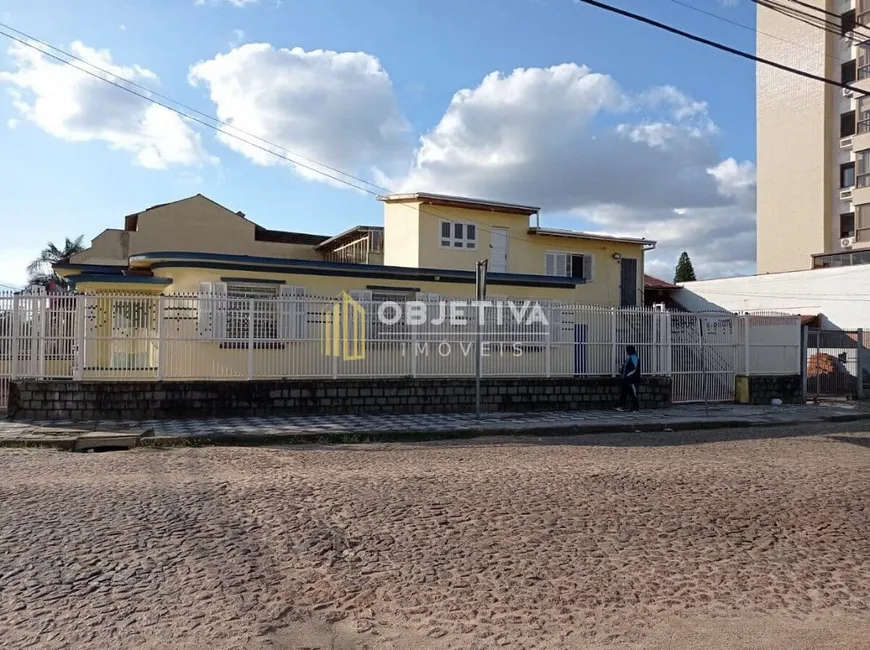 Foto 1 de Casa com 4 Quartos para alugar, 80m² em Passo da Areia, Porto Alegre