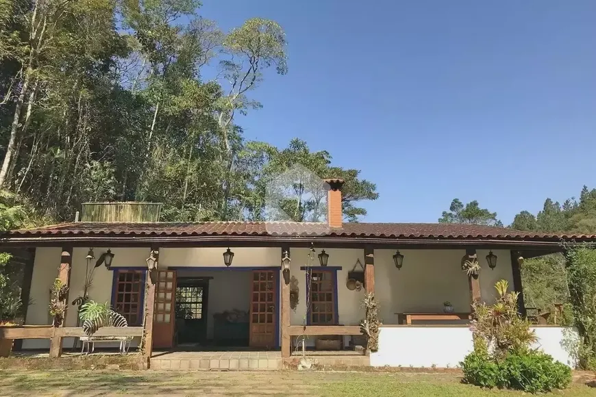 Foto 1 de Casa com 3 Quartos à venda, 244m² em Fazenda Inglesa, Petrópolis