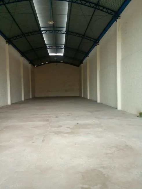 Foto 1 de Galpão/Depósito/Armazém à venda, 400m² em Parque Paulicéia, Duque de Caxias
