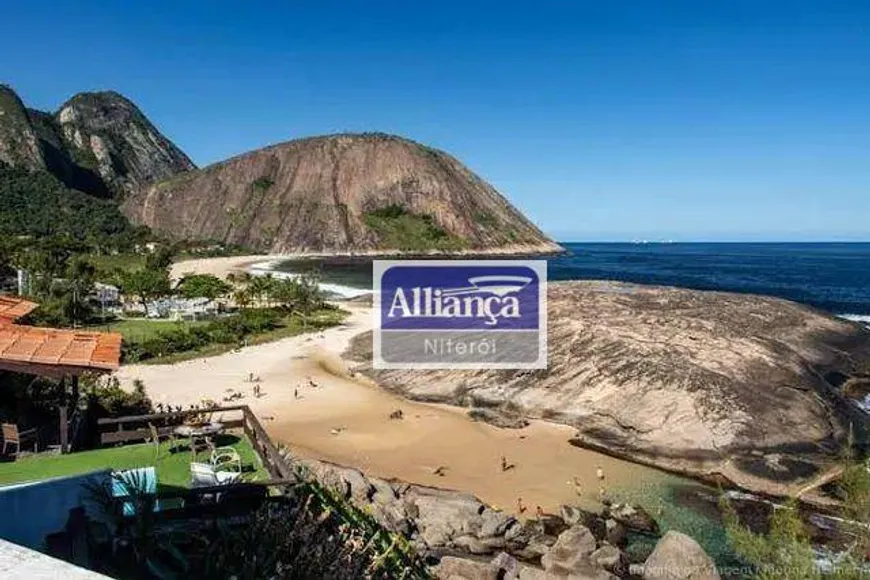 Foto 1 de Lote/Terreno à venda, 800m² em Itacoatiara, Niterói