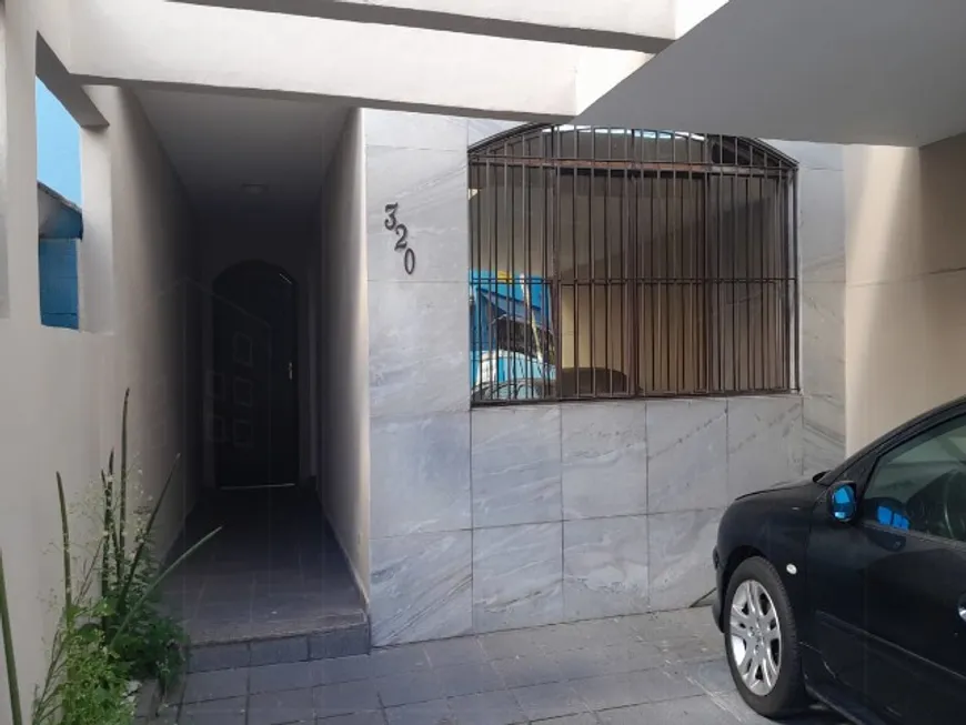 Foto 1 de Casa com 3 Quartos para alugar, 140m² em Campo Belo, São Paulo