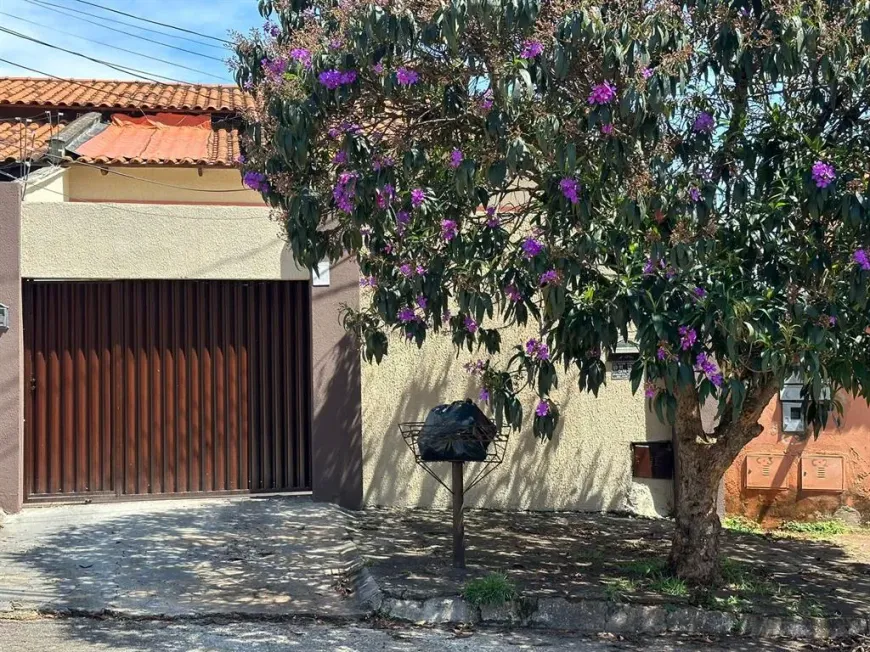Foto 1 de Casa com 3 Quartos à venda, 160m² em Jardim Balneário Meia Ponte, Goiânia