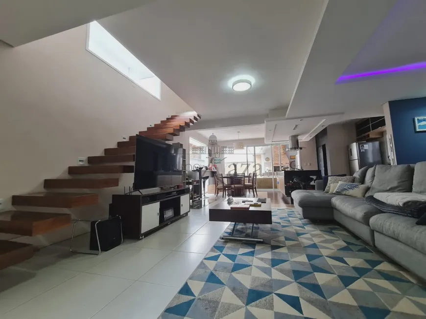 Foto 1 de Casa de Condomínio com 4 Quartos à venda, 253m² em Urbanova, São José dos Campos