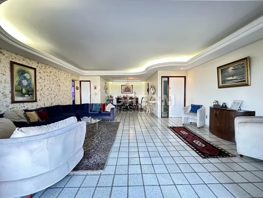 Foto 1 de Apartamento com 4 Quartos à venda, 235m² em Espinheiro, Recife