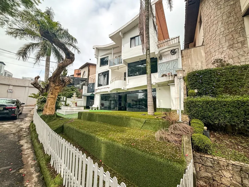 Foto 1 de Casa de Condomínio com 4 Quartos para alugar, 600m² em Vila Tramontano, São Paulo