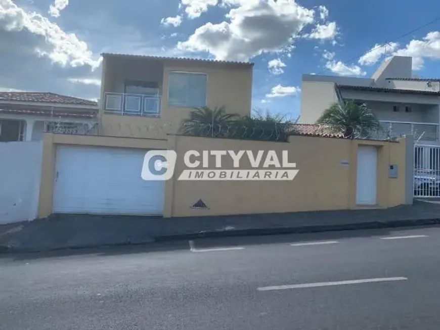 Foto 1 de Casa com 4 Quartos à venda, 300m² em Fundinho, Uberlândia