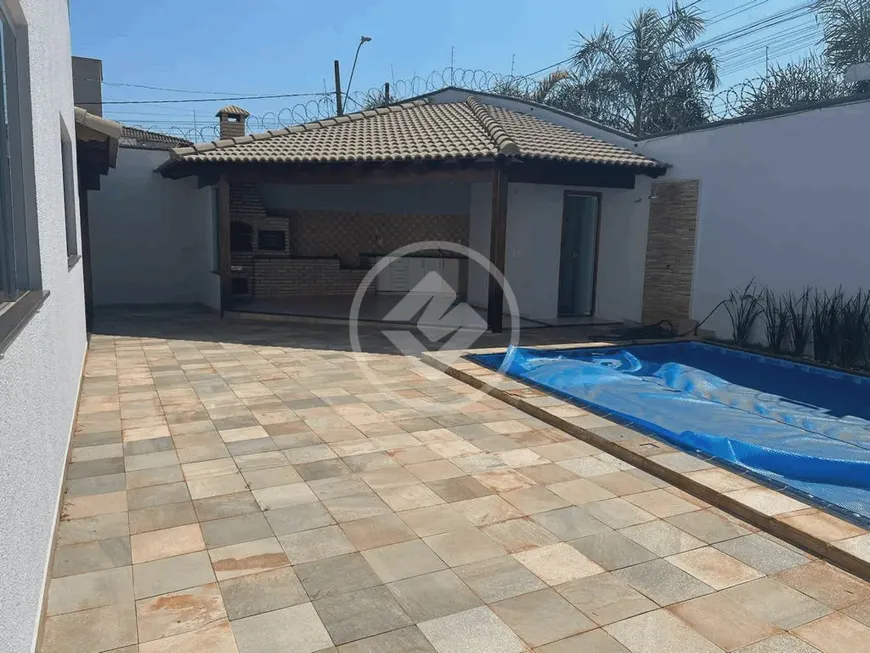 Foto 1 de Casa com 4 Quartos à venda, 200m² em Alto Umuarama, Uberlândia