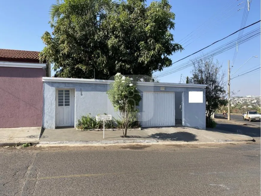 Foto 1 de Casa com 3 Quartos à venda, 135m² em Cidade Jardim, Uberlândia