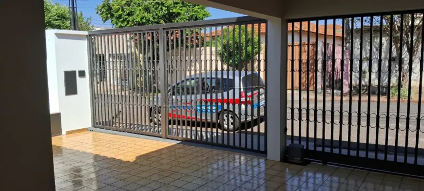 Foto 1 de Casa com 3 Quartos à venda, 149m² em Jardim Ártico, Araraquara