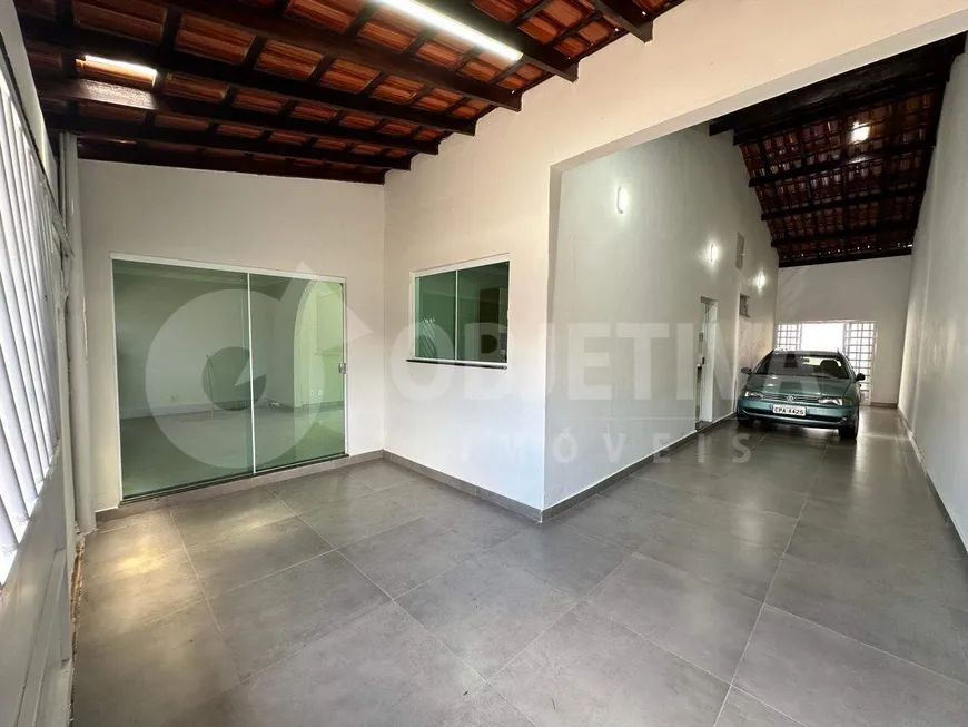 Foto 1 de Casa com 3 Quartos à venda, 133m² em Planalto, Uberlândia