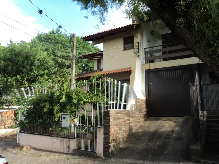 Foto 1 de Casa com 3 Quartos para alugar, 200m² em São Sebastião, Porto Alegre