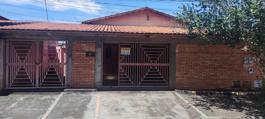 Foto 1 de Casa com 6 Quartos à venda, 360m² em Setor Criméia Leste, Goiânia