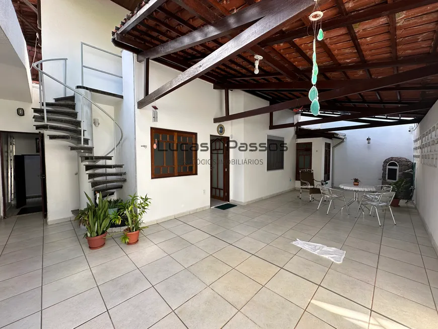 Foto 1 de Casa com 7 Quartos à venda, 228m² em Barro Duro, Maceió