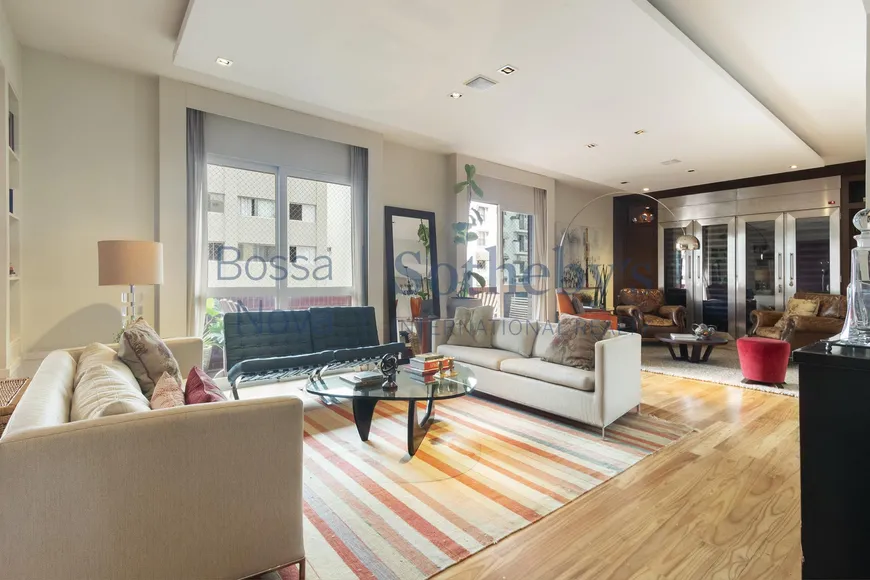 Foto 1 de Apartamento com 3 Quartos à venda, 258m² em Itaim Bibi, São Paulo