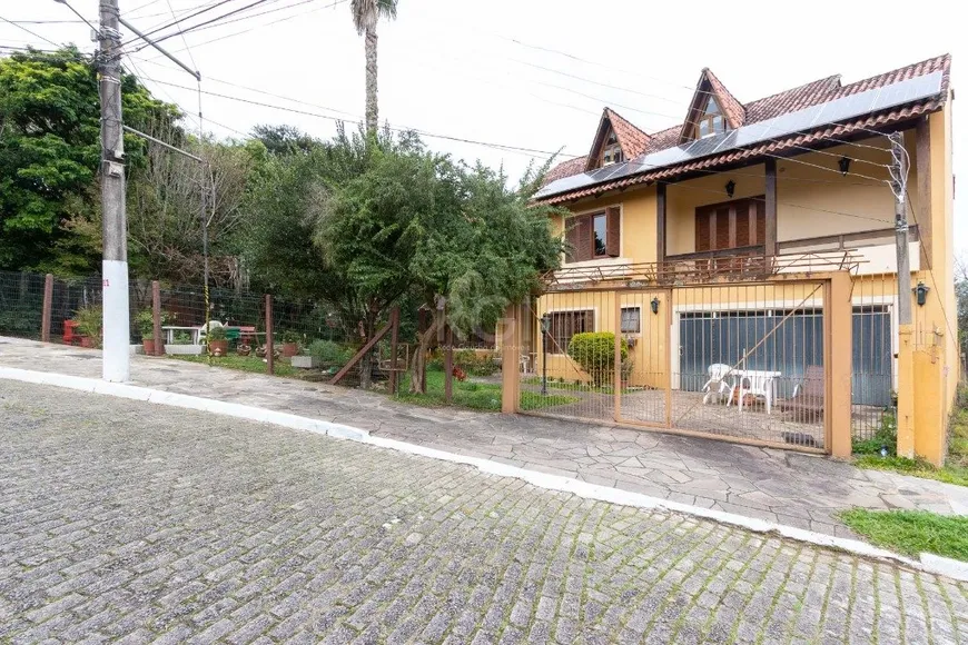 Foto 1 de Casa de Condomínio com 3 Quartos à venda, 386m² em Espiríto Santo, Porto Alegre