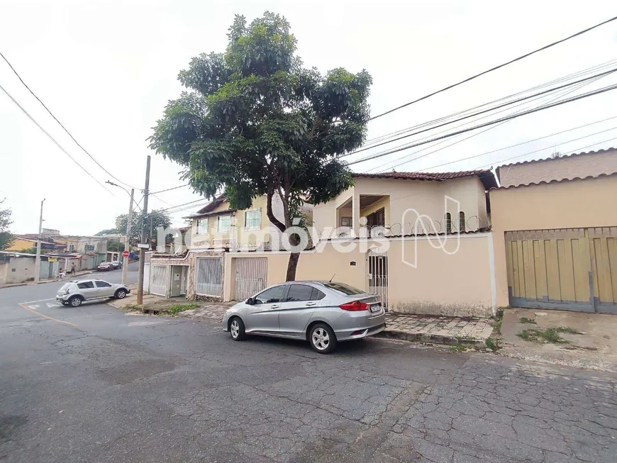 Foto 1 de Casa com 3 Quartos à venda, 240m² em Planalto, Belo Horizonte