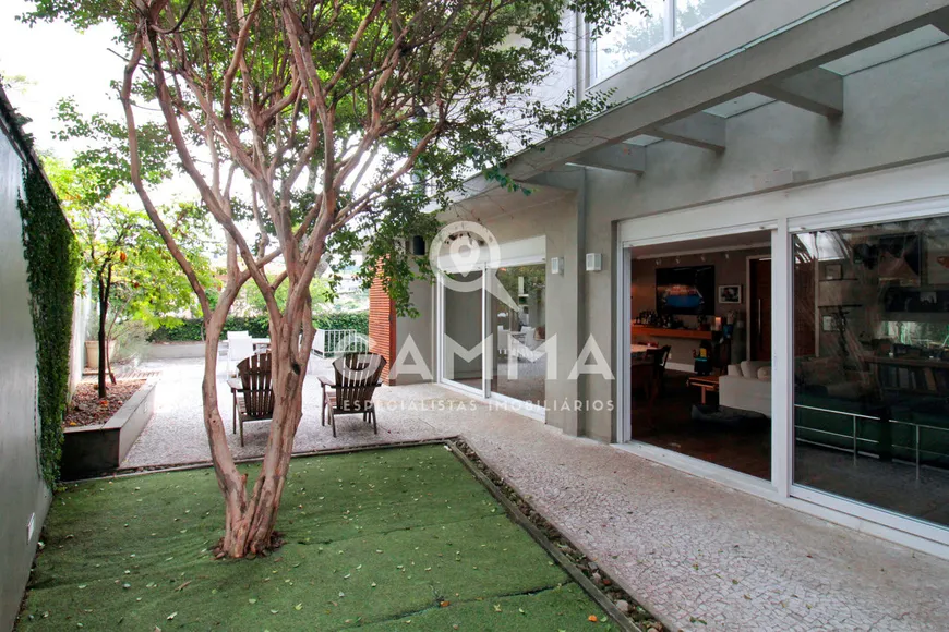 Foto 1 de Casa com 3 Quartos à venda, 270m² em Pacaembu, São Paulo