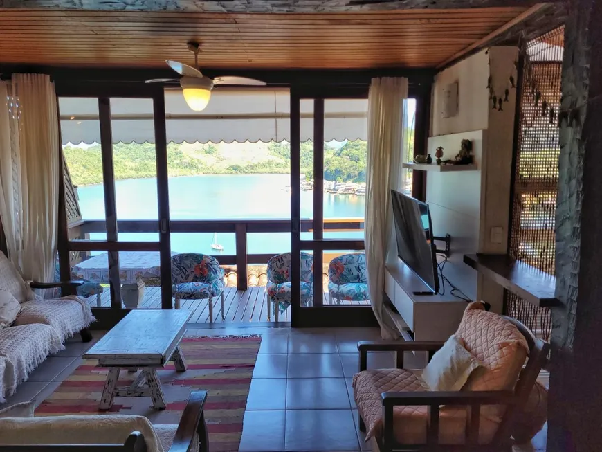 Foto 1 de Casa com 3 Quartos à venda, 200m² em Itanema, Angra dos Reis