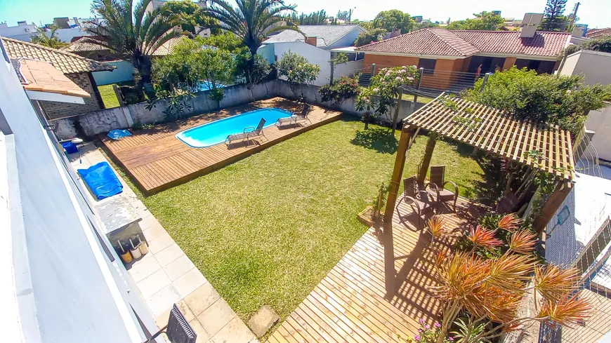 Foto 1 de Sobrado com 5 Quartos à venda, 195m² em Remanso, Xangri-lá