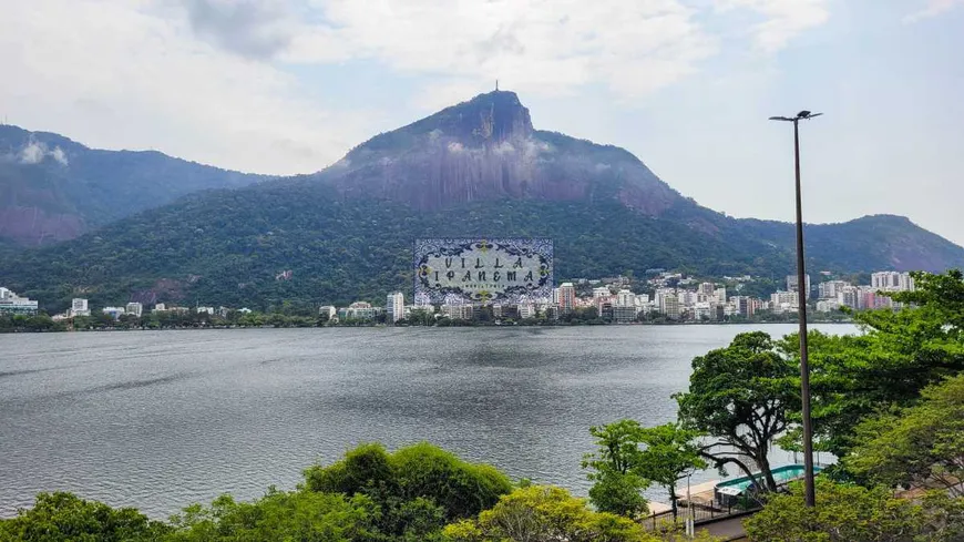 Foto 1 de Apartamento com 3 Quartos para venda ou aluguel, 140m² em Lagoa, Rio de Janeiro