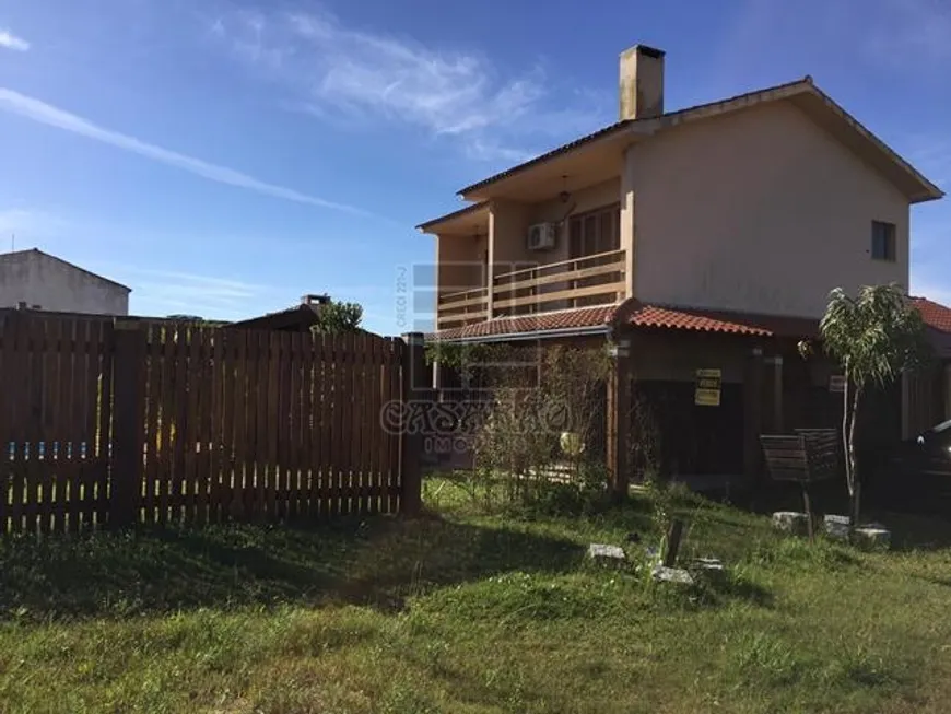 Foto 1 de Sobrado com 3 Quartos à venda, 247m² em Laranjal, Pelotas