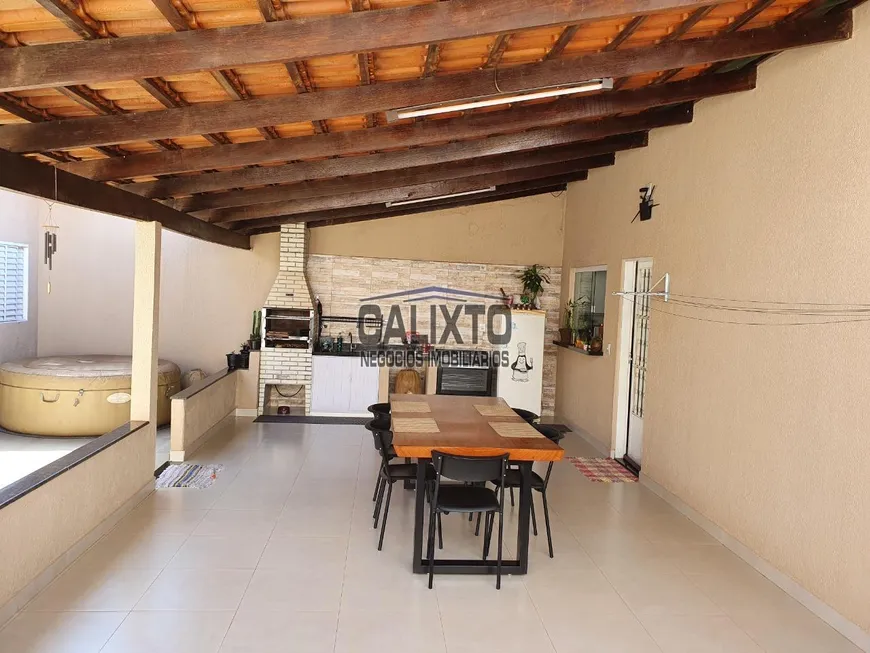 Foto 1 de Casa com 4 Quartos à venda, 186m² em Granada, Uberlândia