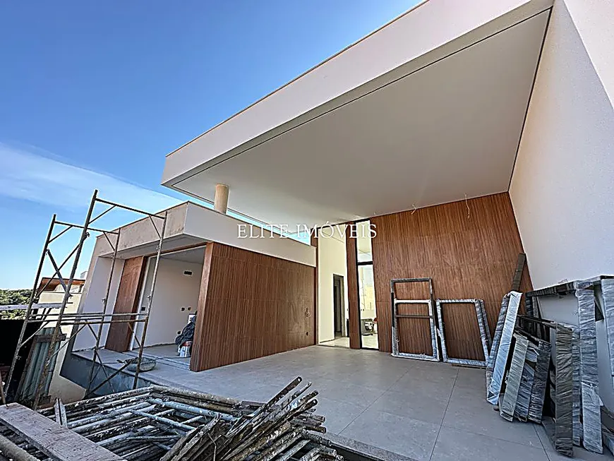 Foto 1 de Casa de Condomínio com 4 Quartos à venda, 400m² em Salvaterra, Juiz de Fora