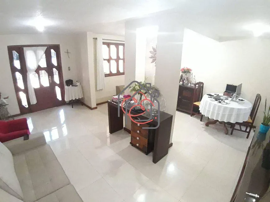 Foto 1 de Casa com 3 Quartos para alugar, 244m² em Imbetiba, Macaé