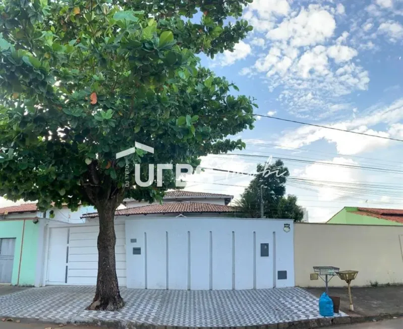 Foto 1 de Casa com 4 Quartos à venda, 196m² em Jardim Planalto, Goiânia