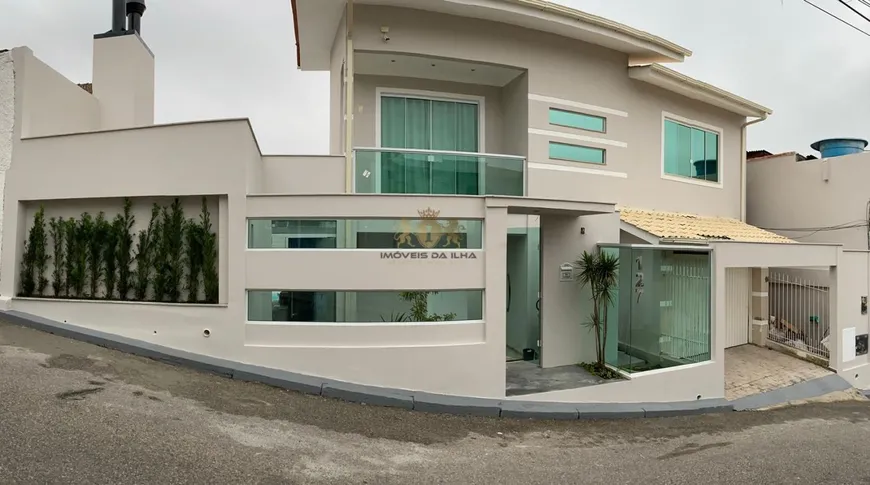 Foto 1 de Casa com 3 Quartos à venda, 170m² em Coloninha, Florianópolis