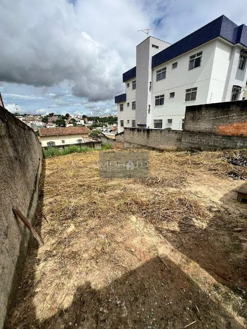 Foto 1 de Lote/Terreno à venda, 360m² em Alvorada, Contagem