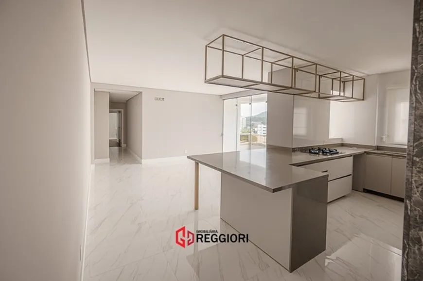 Foto 1 de Apartamento com 3 Quartos à venda, 224m² em Anita Garibaldi, Joinville